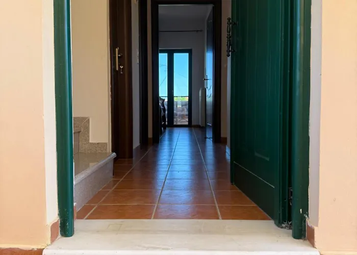 The Twin * Metamorfosi (Troizinia-Methana)